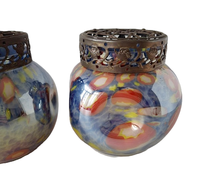2 Bohemian Pique Fleurs in Splatter Glass, from the Art Déco period