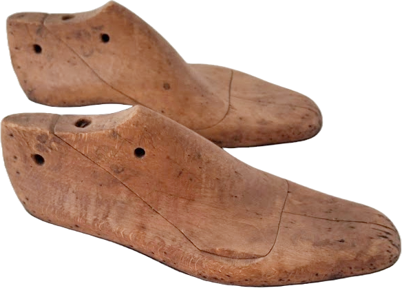 Pair of vintage cobbler's shoe molds in beech wood, adult size 41,5