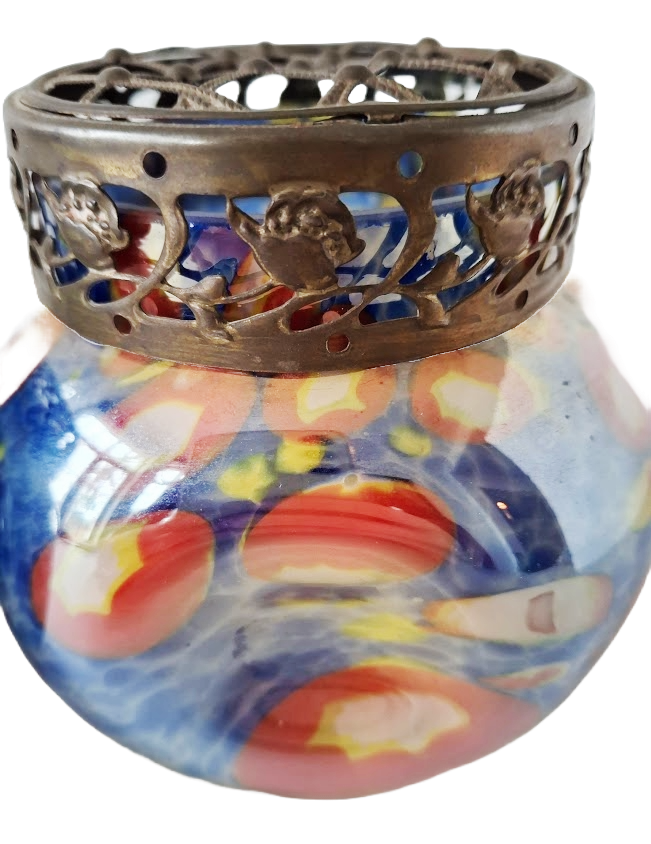 2 Bohemian Pique Fleurs in Splatter Glass, from the Art Déco period