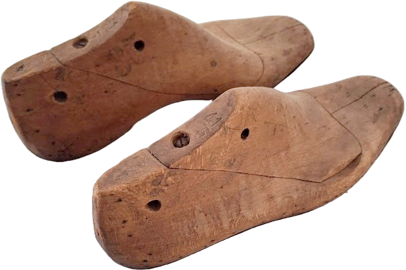 Pair of vintage cobbler's shoe molds in beech wood, adult size 41,5